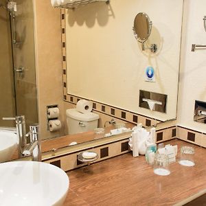 Junior Queen Room
